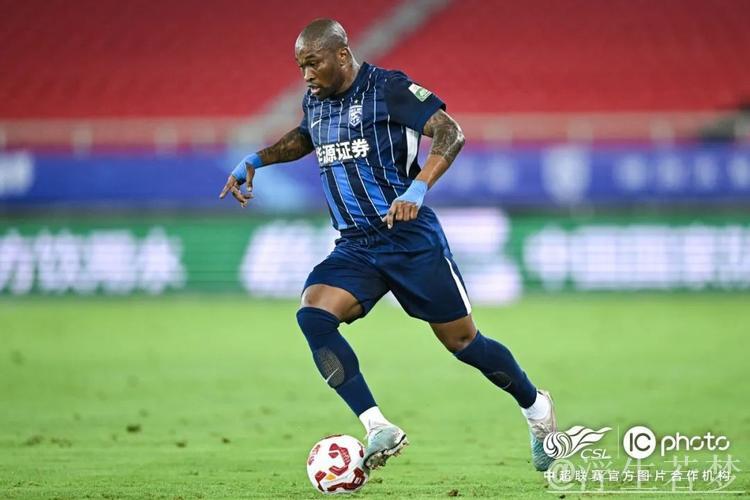 绍尔破门多点开花 武汉三镇大胜青岛海牛